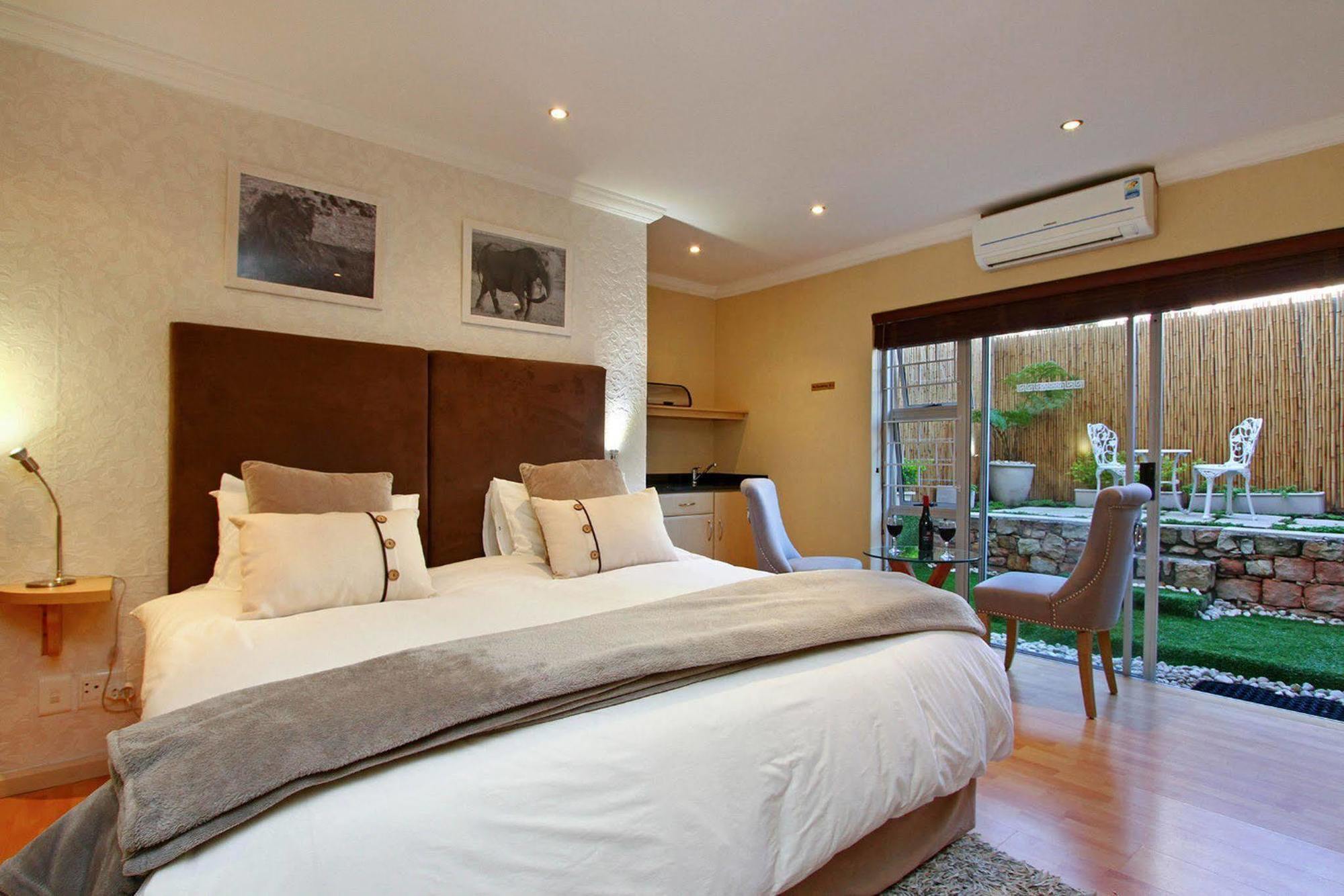 Guest house African Groove Camps Bay Cape Town