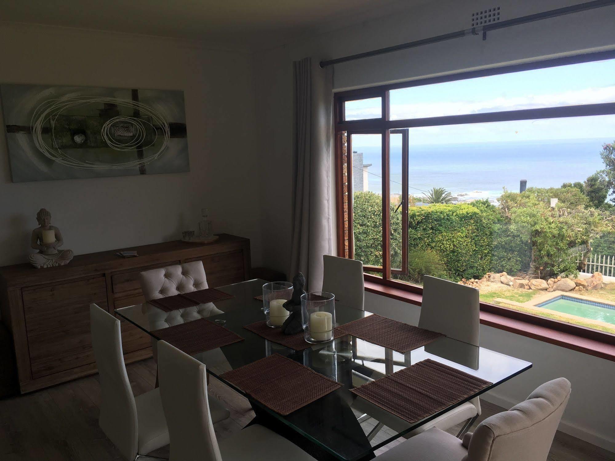 African Groove Camps Bay 4* Cape Town